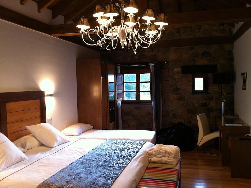 Akla Hotel Suites Valles Pasiegos Saro Eksteriør billede